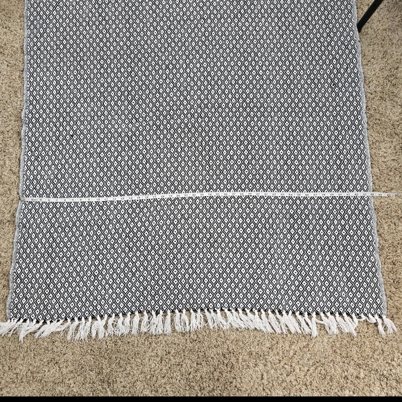White and Black Geometric Southwest Fringed Bohemian Wrap Scarf  54 in x 44 in - Picture 7 of 12